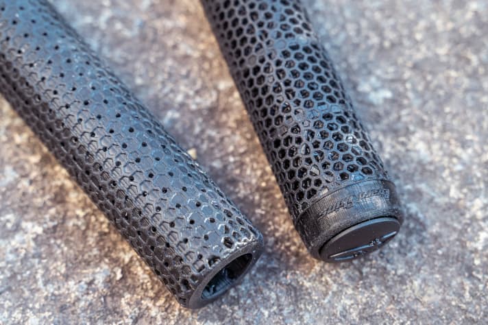 Die unterschiedlich dichten Strukturen dürften unterschiedliche Dämpfungseigenschaften aufweisen