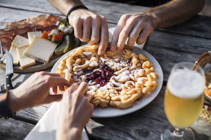 "Strauben" is the name of the South Tyrolean pastry that tastes great (not only) on the Cisloner Alm.