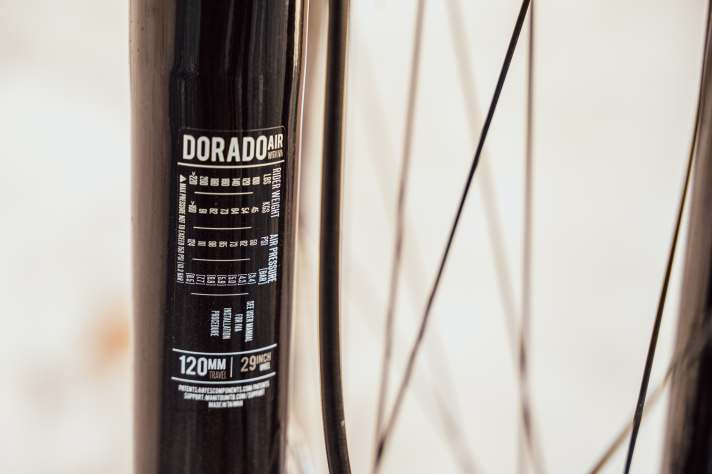 Simplifies adjustment: The information on the appropriate air pressure is printed on the immersion tube.