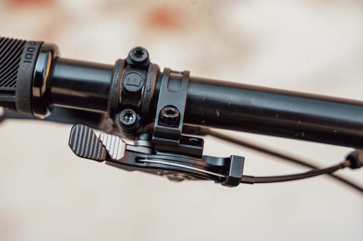 Ebenfalls neu: Endlich gibt es für Manitou Race-Gabeln einen passablen Remote-Hebel.