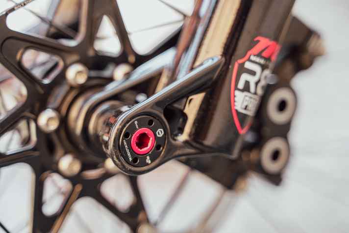 In der SLR-Ausführung ist die Hexlock-Achse besonders leicht. Sie wiegt nur 24 Gramm.