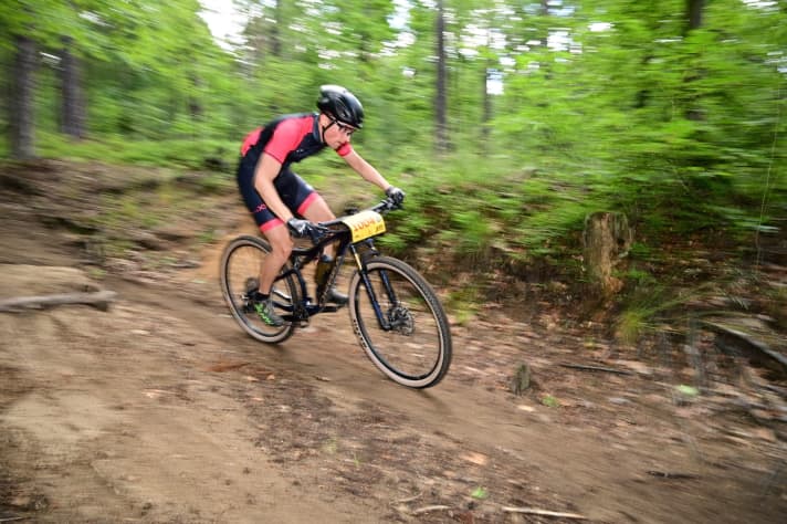 Straffe Kette, glühende Beine: Beim Kurz-Marathon in der Dresdener Heide ist von Start bis Ziel Vollgas angesagt.