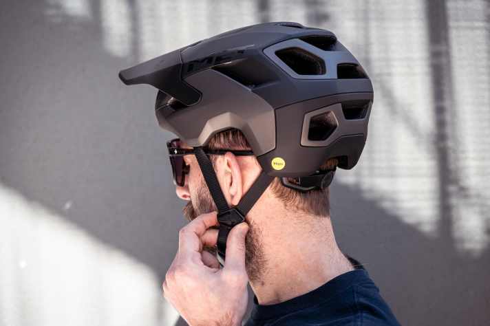 The straps can be neatly adjusted to the wearer, which also noticeably improves the fit