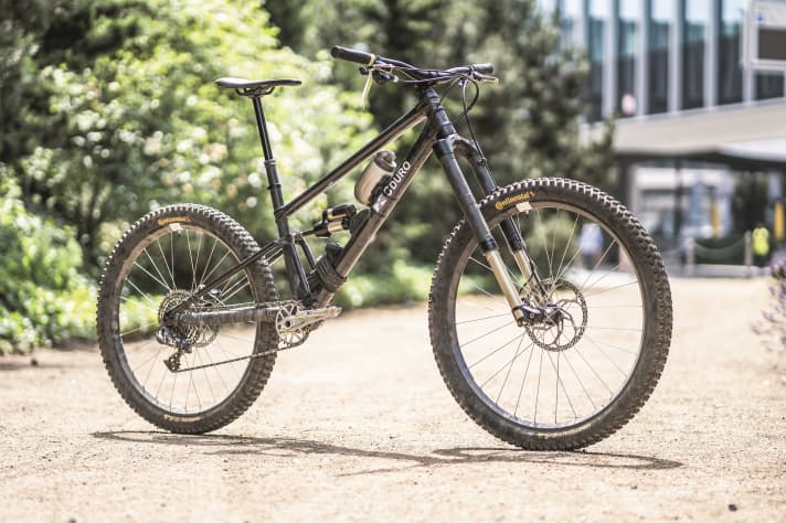 Der wohl spannendste Teileträger Europas: Cduro Carbon-Bike aus Tschechien mit Intend-Parts aus Deutschland.
