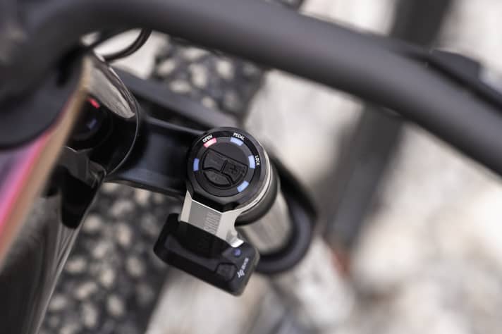 Am I in the right mode? The electronics and automatic mode on the Specialized S-Works Epic 8 take some getting used to.