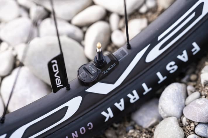 Auch die TyreWiz-Luftdrucksensoren sind Teil des kabellosen Sram AXS Ecosystems. Bisher werden ihre Daten jedoch nicht ins Flight Attendant System mit einbezogen.