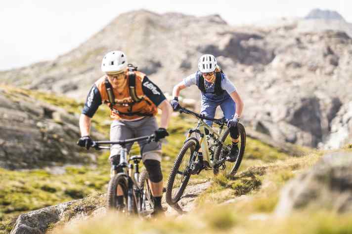 Die Trailbikes in diesem Vergleichstest kosten alle eine ganze Stange Geld, verfolgen aber ganz unterschiedliche Konzepte.