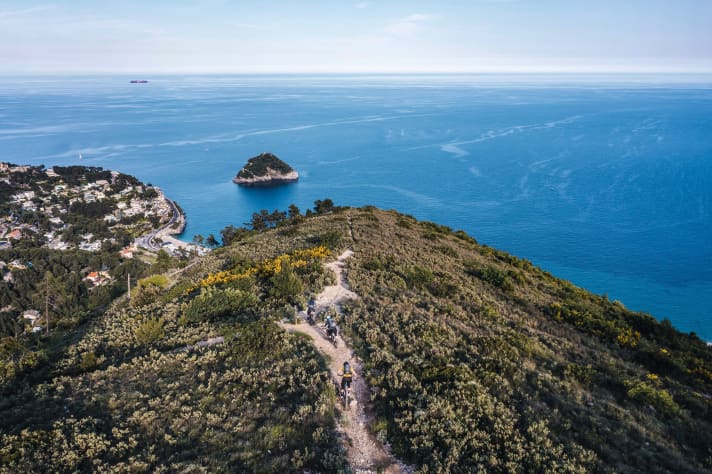 The Esterel mountains rise 600 metres into the sky directly on the coast of St. Raphael: trails with fantastic sea views!