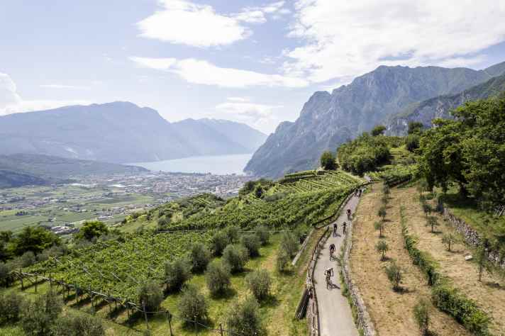 There it is, Lake Garda, the dream destination of every Maxxis BIKE Transalp.