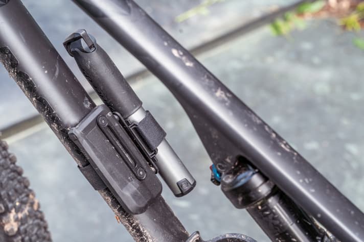 Clever und immer mit dabei: Mit dem Multitool von Milkit ist man für Pannen gut ausgestattet.