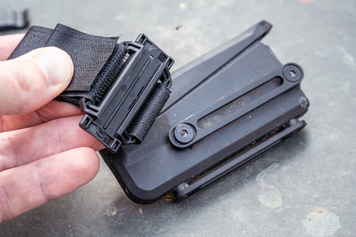 Praktisch aber nicht optimal gesichert: Während einer Tour ging die Halterung samt Ersatzschlauch flöten.