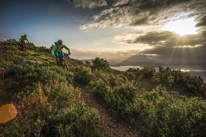 Elba: klein, aber fein. Bei der Marathon-WM 2021 wurde im Osten der Insel jeder Trail-Zentimeter in die 115 Kilometer lange Rennstrecke eingebaut.