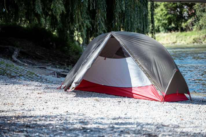 Although the Hubba Hubba is rather narrow overall, it offers a pleasant feeling of space and room for equipment in the vestibule