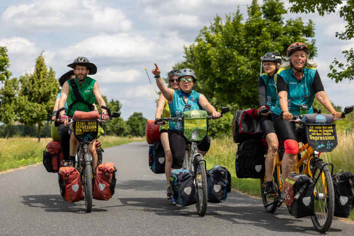 Gemeinsam Radeln: Gut für die eigene Psyche - bei der MUT-Tour auch gut für einen offeneren Umgang mit psychischen Erkrankungen.