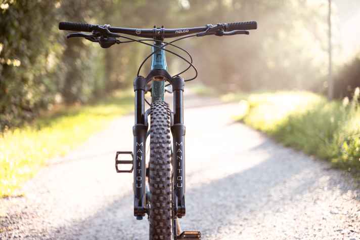 The Manitou fork with special Kids-Tune can be easily adjusted to the low weight