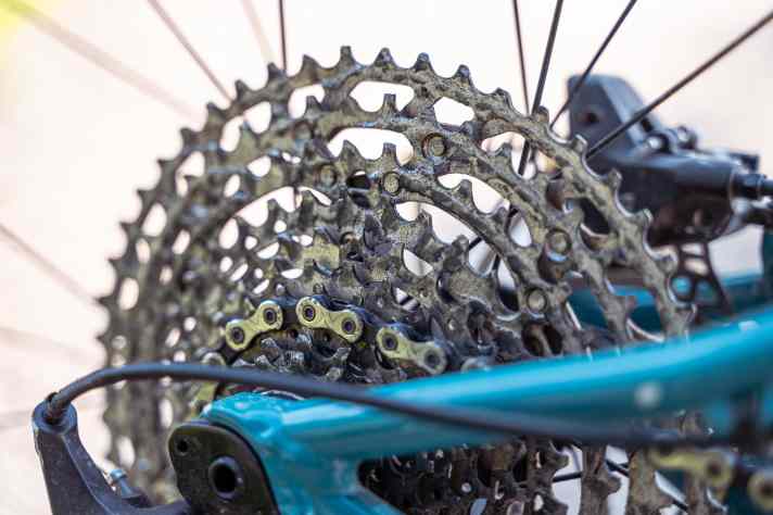 Thanks to the 11-51 cassette, you can also pedal up longer climbs