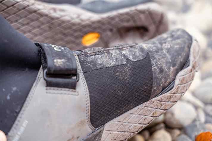 Robustes Cordura und TPU-Beschichtungen rüsten den Multicross auch für harte Offroad-Einsätze