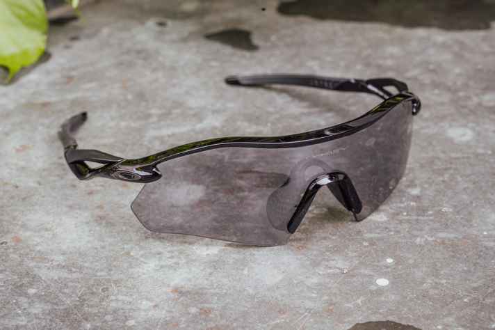 Retour aux années 90 ! La nouvelle Radar Plate rappelle fortement le style Oakley d'il y a longtemps.