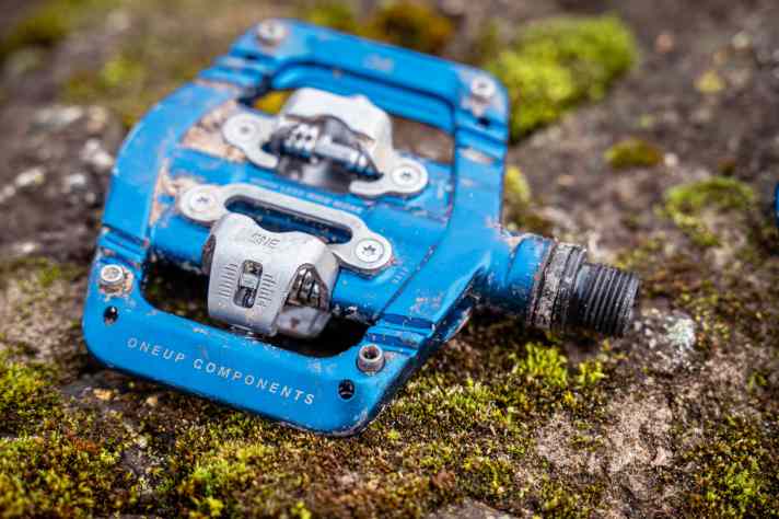 A large, flat base, four robust pins and solid bearings - the Clip Pedal from One Up Components is designed to delight trail bikers.
