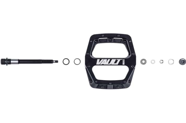 Im inneren der DMR Vault Max verbergen sich gehärtete Stahlachsen und eine Kombination aus Gleitlagern und Kugellagern.