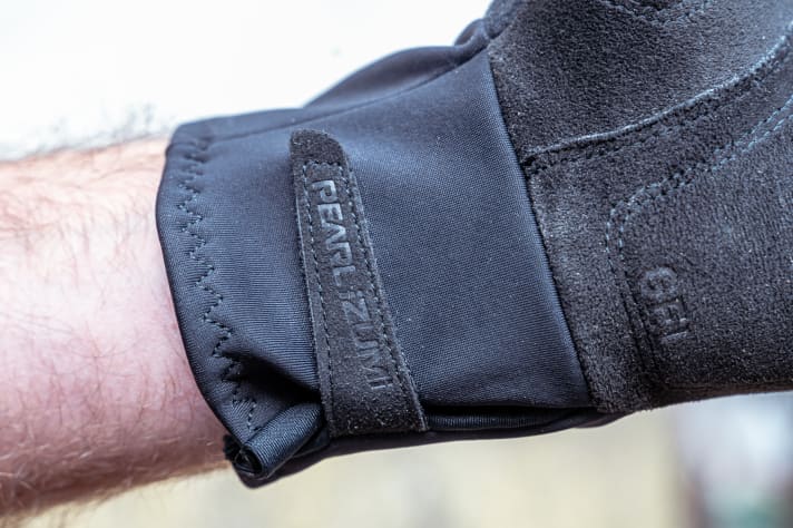 Reinschlüpfen ist beim Pearl Izumi dank Klettverschluss und weitem Bündchen kein Problem