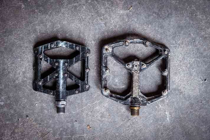 Size matters: Size plays a decisive role, at least with flat pedals. The size of the platform should be selected to match the shoe size