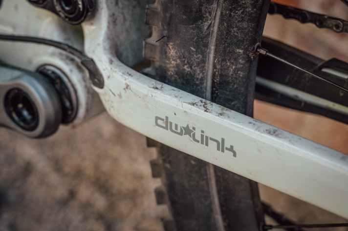 DW Link: This symbol stands for the super-sensitive rear triangle with virtual pivot point