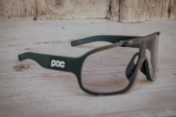 Die Bügelenden lassen sich biegen und somit recht gut an den Kopf anpassen