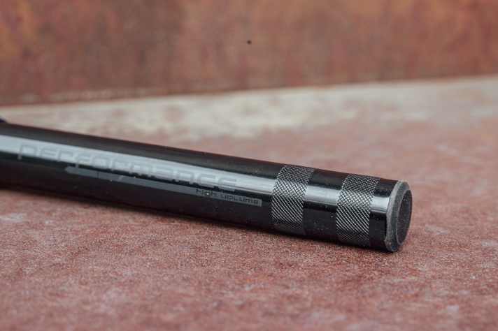 Die Riffelung soll den Griff verbessern, bringt in der Praxis aber nicht allzu viel