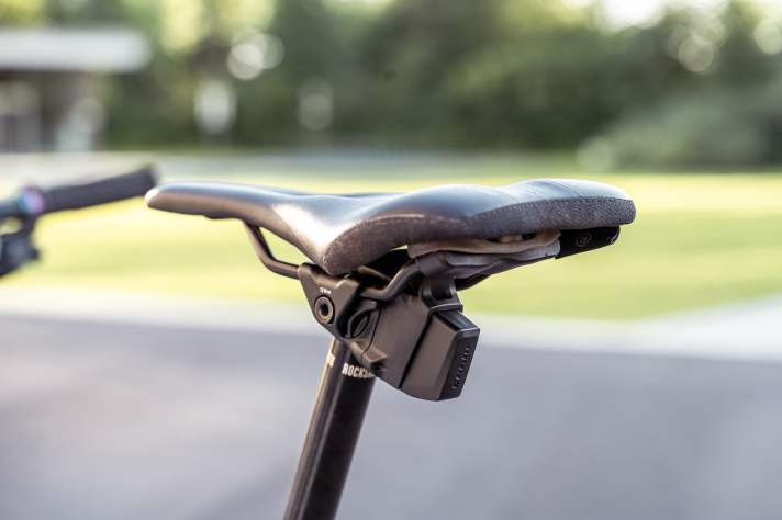 Simple installation but also the occasional flat battery - electronic telescopic stabilisers have advantages and disadvantages.