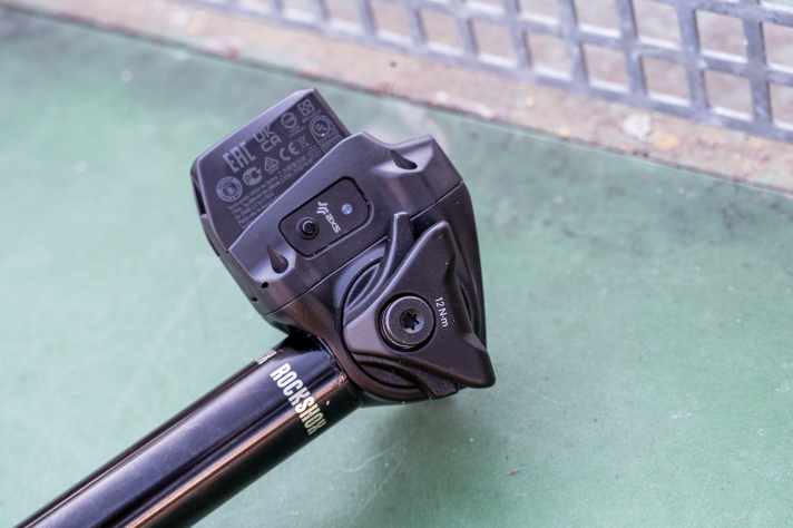 A good solution: only one screw needs to be opened to fit the saddle.