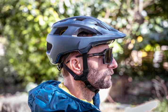 Classic touring shape. The flatter design saves weight, but also offers slightly less protection on the sides