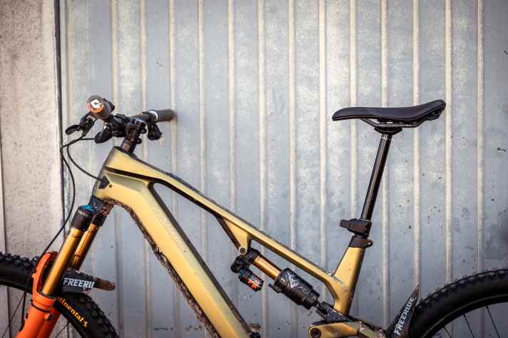 The first impression is consistently positive. At a price of 600 euros, the new Reverb AXS is cheaper than the old model.