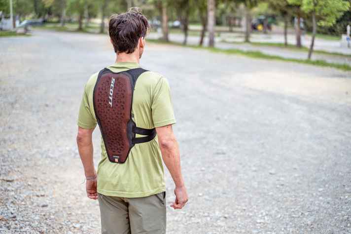 The Scott Softcon Air does not require an additional waistcoat and is therefore pleasantly airy.