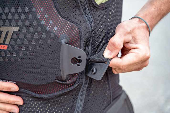 The fastening on the Leatt waistcoat is a cleverer solution than on Fox