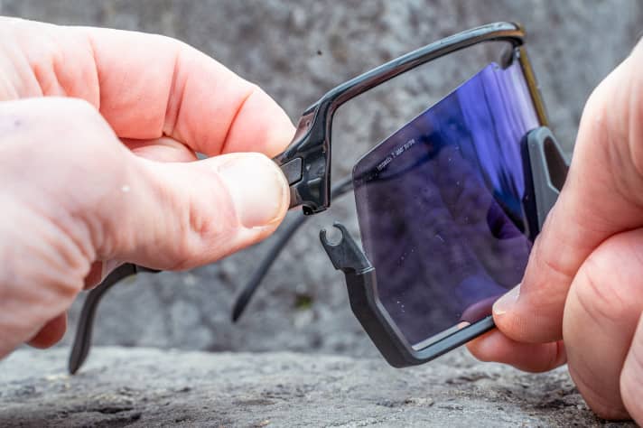 Gläser wechseln ohne die Scheiben zu verbiegen oder sie mit den Fingern zu verschmieren? Rudy hat den Dreh raus.