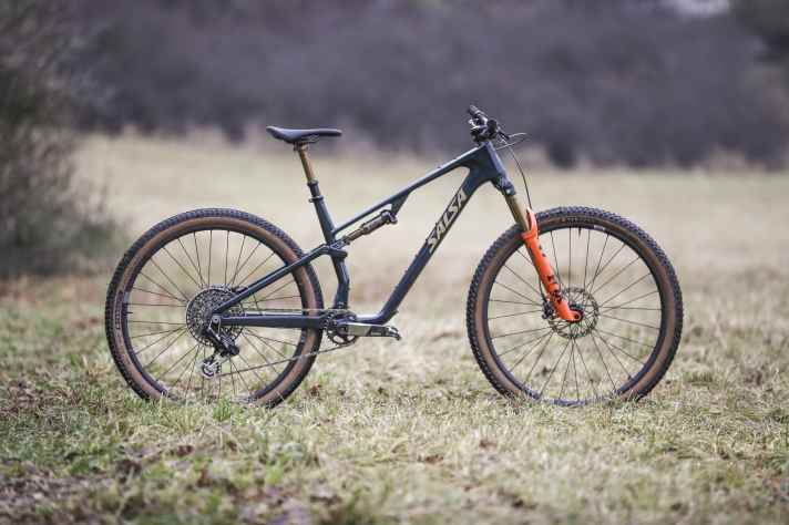 With lightweight tyres, the Salsa Spearfish cheats its way to the top of our trail bike weight ranking. Apart from that, the riding characteristics of the Amis impressed us in the test.