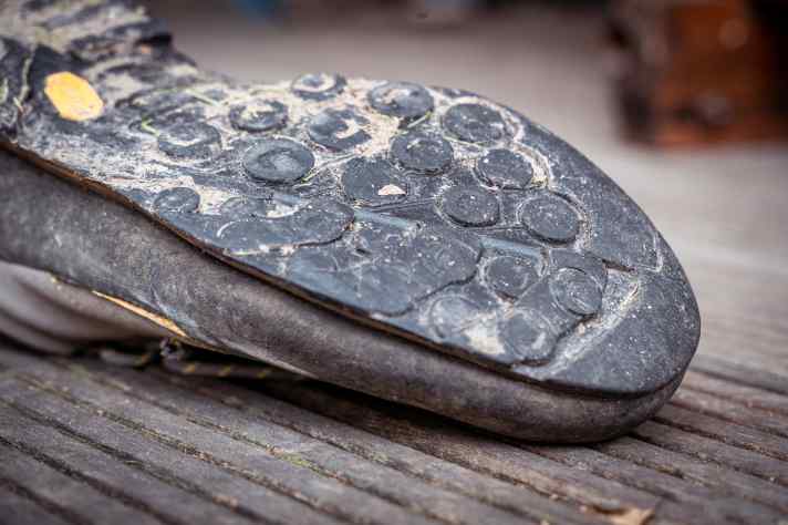 Je gröber und tiefer die Sohle, desto länger und zahlreicher sollten die Pins am Pedal sein