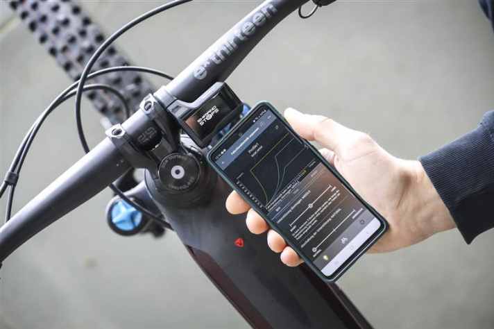 The two new functions are "Transfer assistance", i.e. coasting and "Switch off assistance" at the 25 km/h limit. These parameters can now be set in three stages from short to long or neutral to aggressive via the E-Tube app.
