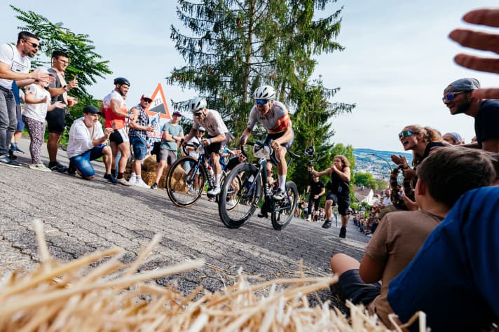 Great atmosphere along the route: the challenging climbs take a lot of energy. It helps when the spectators cheer you on from the sidelines.