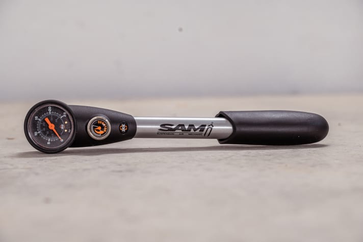 Kompakt aber trotzdem recht schwer - die SAM ist die Touren-Alternative bei den SKS-Pumpen