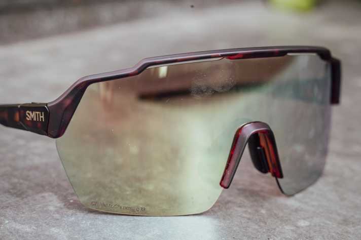 Panorama-Verglasung: Eine größere Scheibe bietet keine andere Brille im Test. Die Smith baut dafür aber auch recht hoch