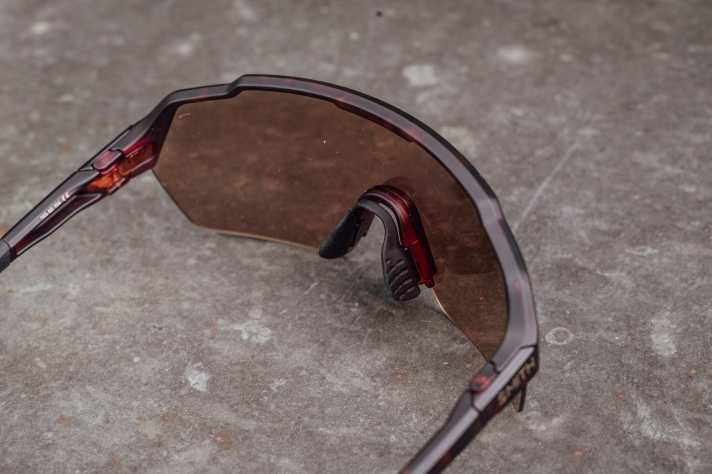 The nosepieces can be adjusted in two stages - unfortunately, the Smith does not offer ultimate support