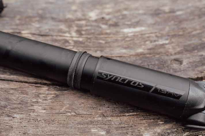 A rubber sleeve prevents the pump from extending by itself