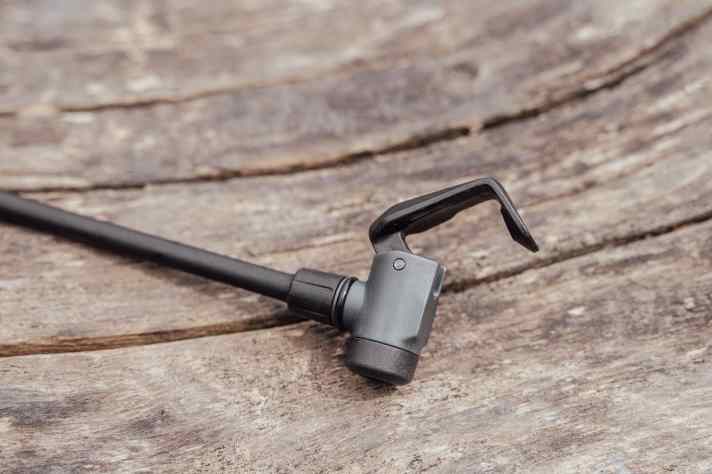 Dust cap and clamping lever in one. However, the very small pump head is not quite as practical to use