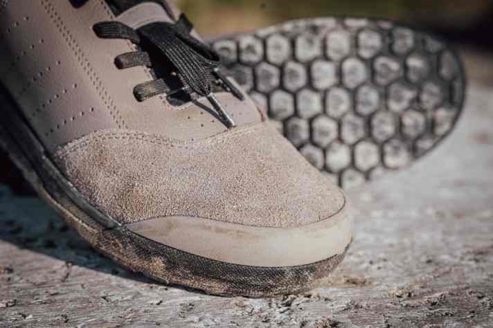 Specialised complements the chic leather with a robust toe cap