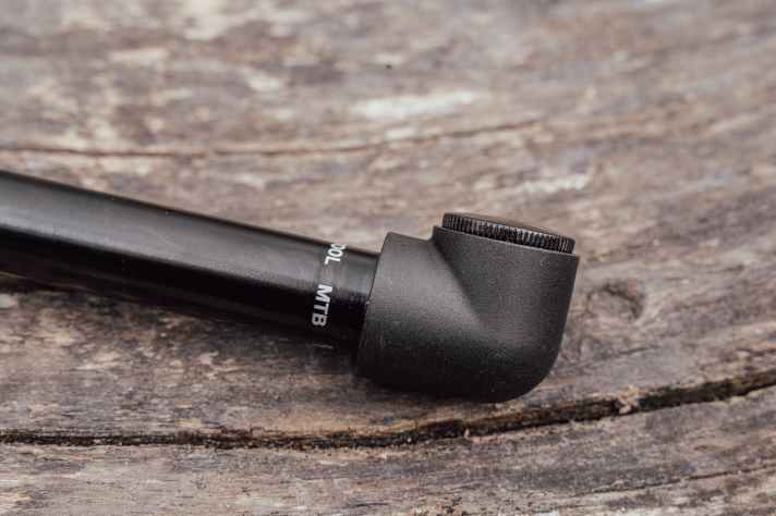 Zum Wechsel der Ventilart muss der Pumpenkopf aufgeschraubt werden. Nicht ganz so easy bei der Specialized