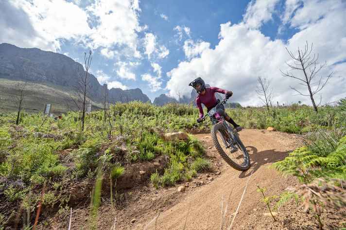 Alisha Myers can be found at many cycling events. As a representative of the World Bicycle Relief or as a participant in MTB races such as the Cape Epic. | Markus Weinberg