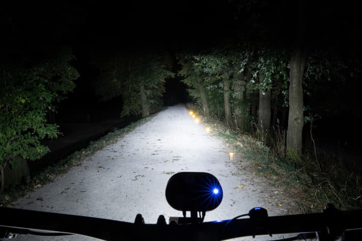 Extremely bright, extremely long-range – it’s not possible to achieve better illumination of the trail with StVZO-compliant lights