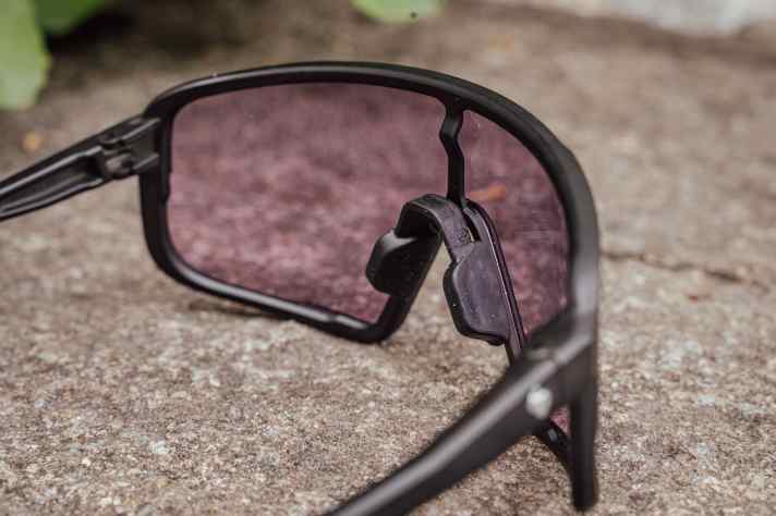 The nose bridges can be interchanged. A total of three different adapters are included in the scope of delivery